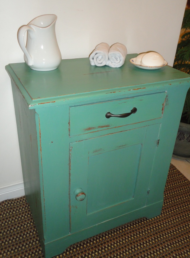 Lil green cupboard @ Pivot~Paint~Create